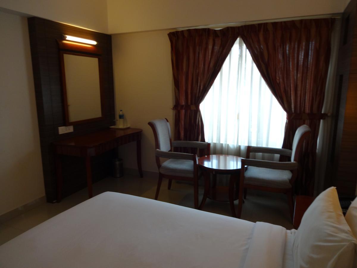 โรงแรมกุนนาทาน เรซิเดนซี Kochi ภายนอก รูปภาพ